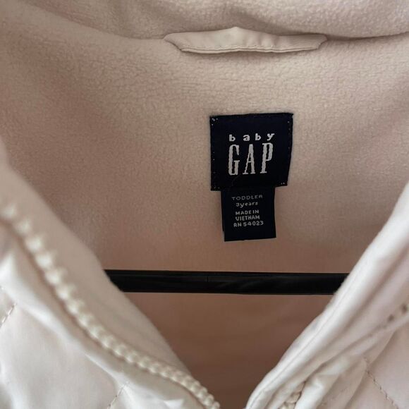 White Gap baby puffer vest with removable fur hood. warm and cozy - Picture 2 of 6